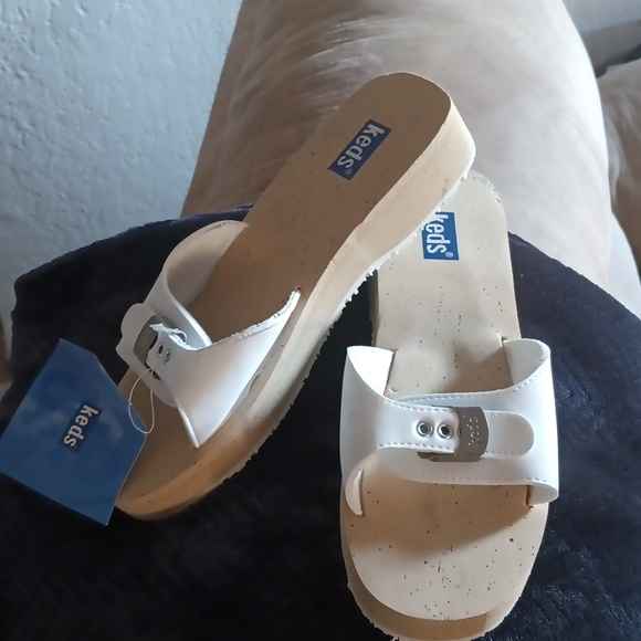 Keds women's slip-on white slides new without a tag. - Picture 2 of 3